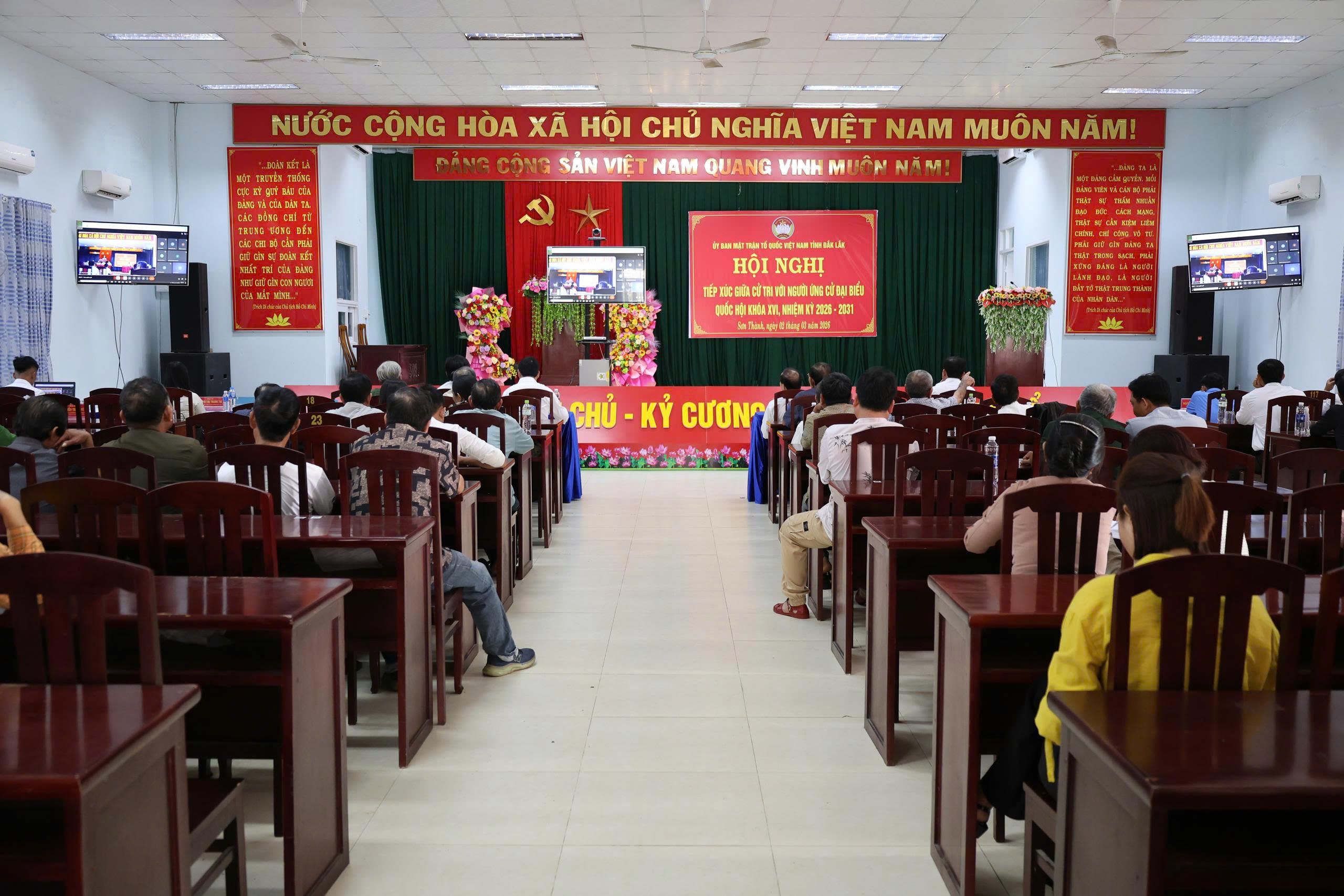 Hội nghị tiếp xúc giữa cử tri với người ứng cử đại biểu Quốc hội khóa XVI, đơn vị bầu cử số 1 tỉnh Đắk Lắk